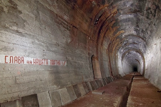 Мистериозните подземни градове в България 