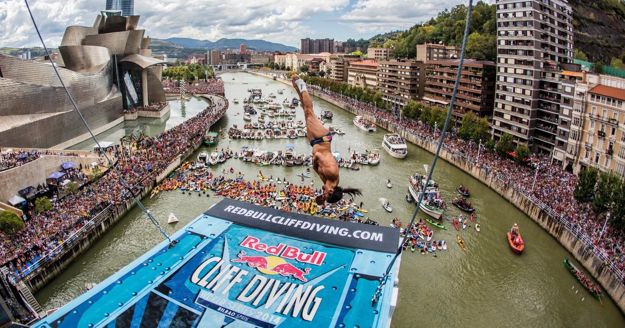 Финалната Cliff Diving битка в Билбао, Испания отреди първо място за Стивън ЛоБуе