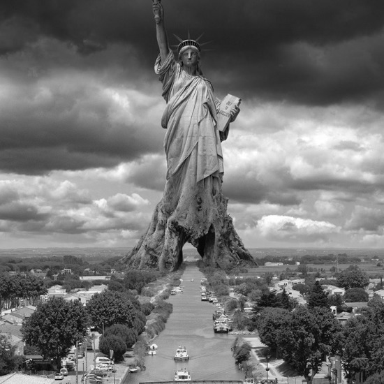 Красивите черно-бели фото манипулации на Thomas Barbey