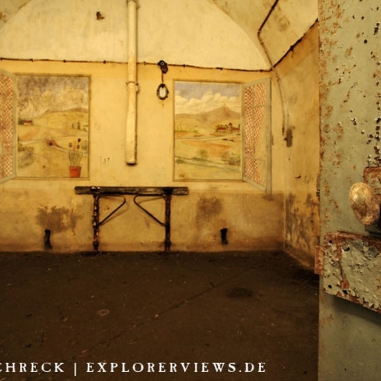 Подземно изкуство: Забравените стенописи в „Мажино“