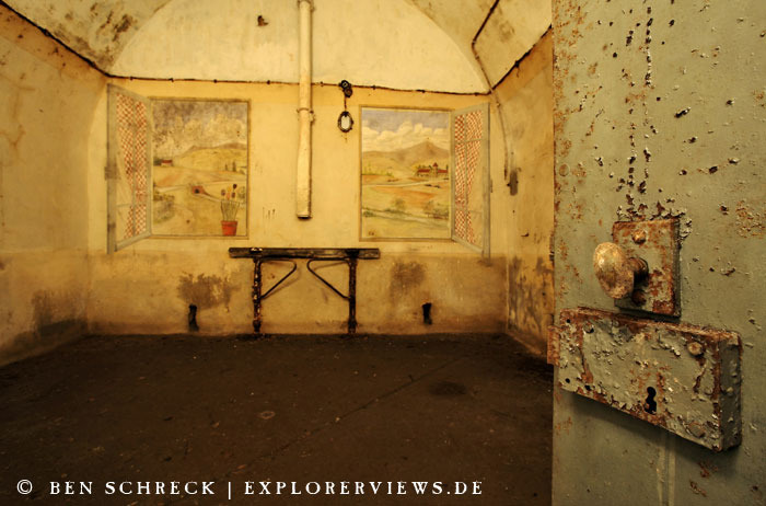 Подземно изкуство: Забравените стенописи в „Мажино“