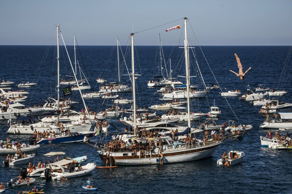  5Red Bull Cliff Diving World Series 2015 Polignano a Mare Gary Hunt 