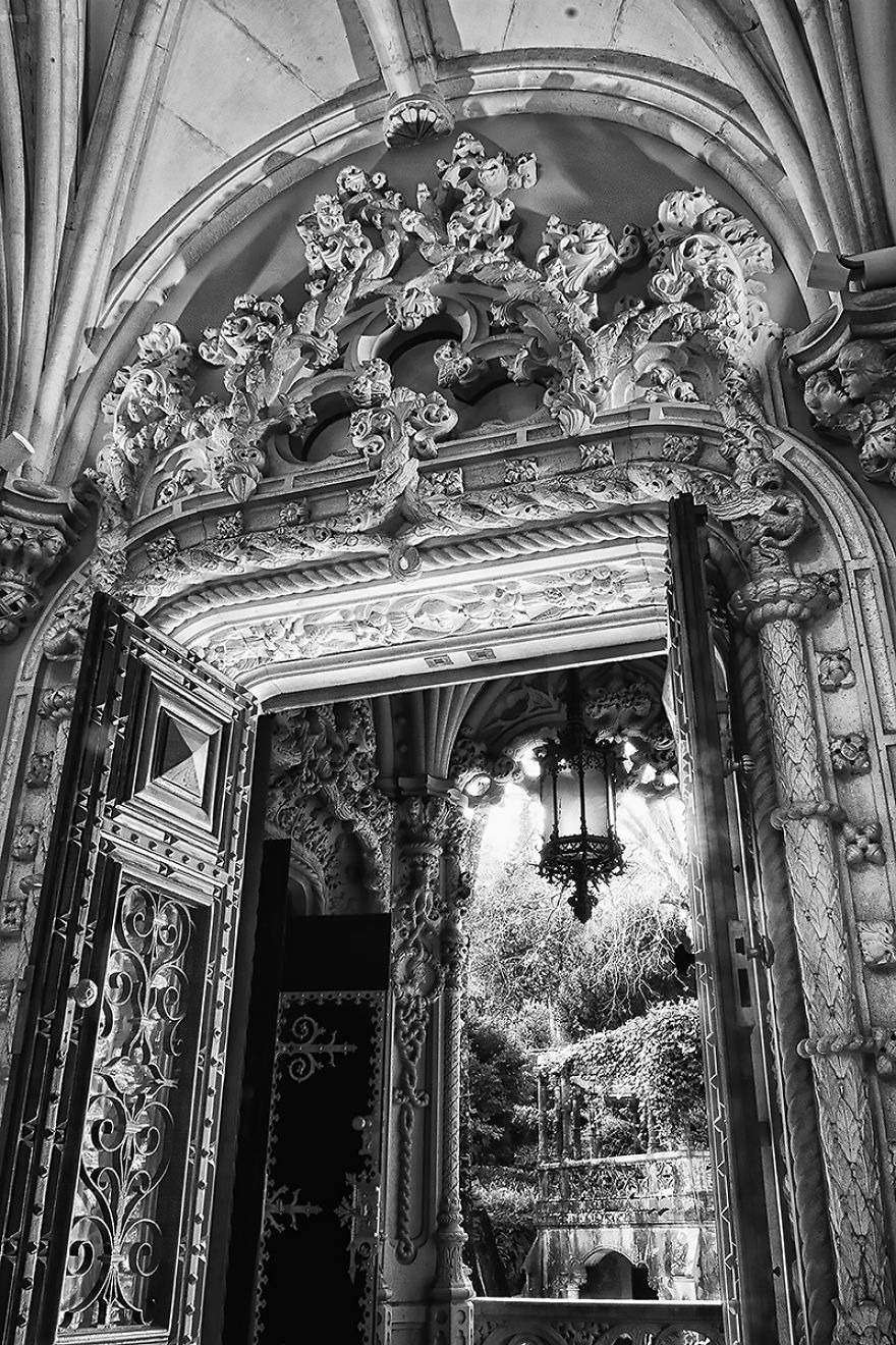  Palace-of-Mystery-Quinta-da-Regaleira-by-Taylor-Moore8 880 