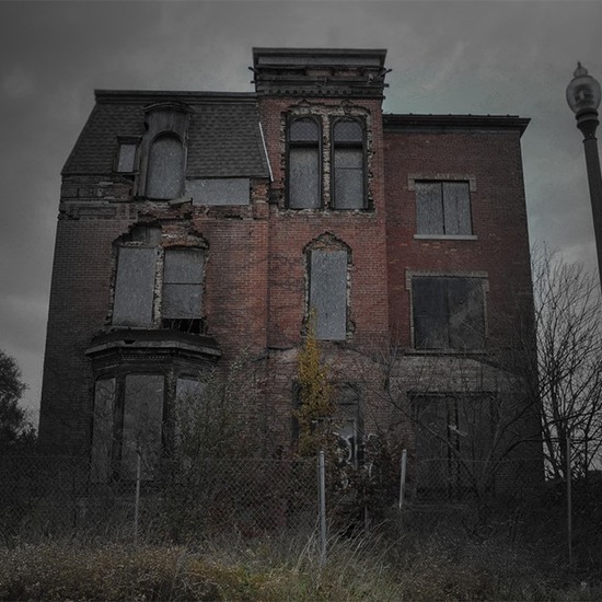 10 изоставени къщи и техните ужасяващи истории 