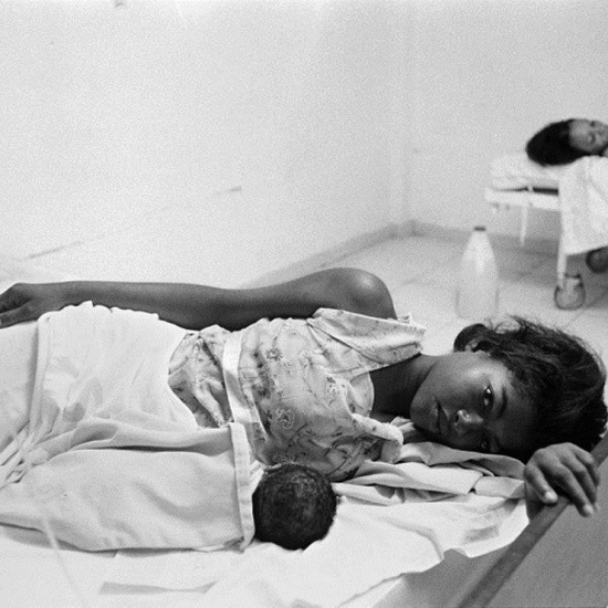 Фотографско проучване за "Културата на раждане" по света от Alice Proujansky