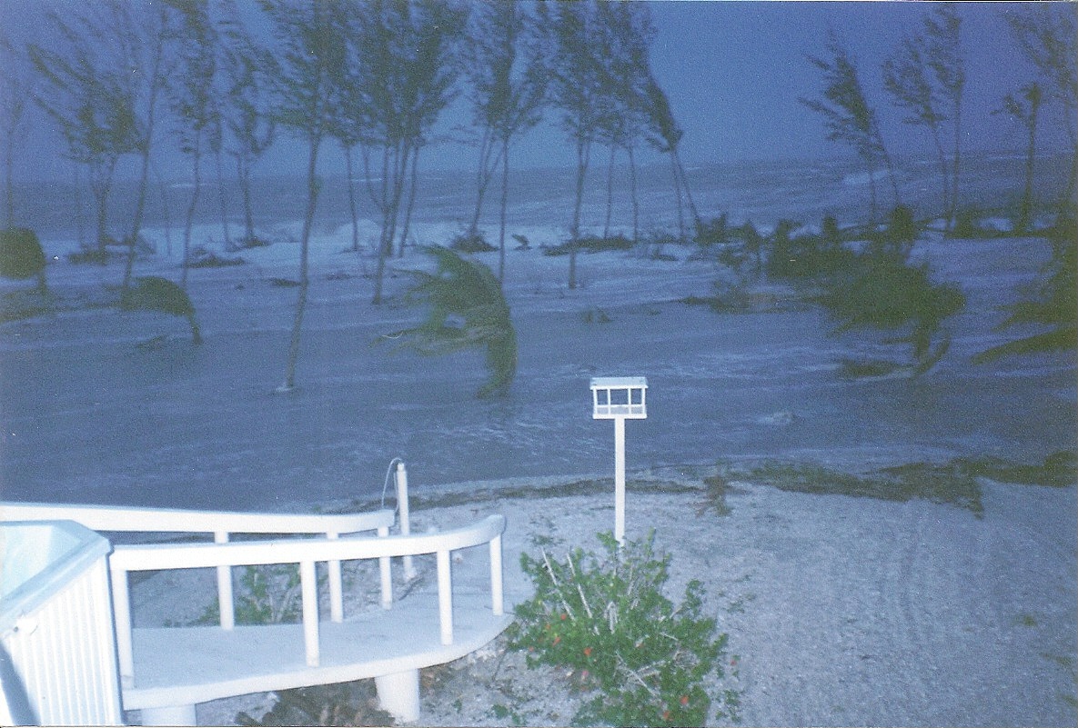  1185x801xhurricainedome1.jpg.pagespeed.ic.IEzINoLRHZ 