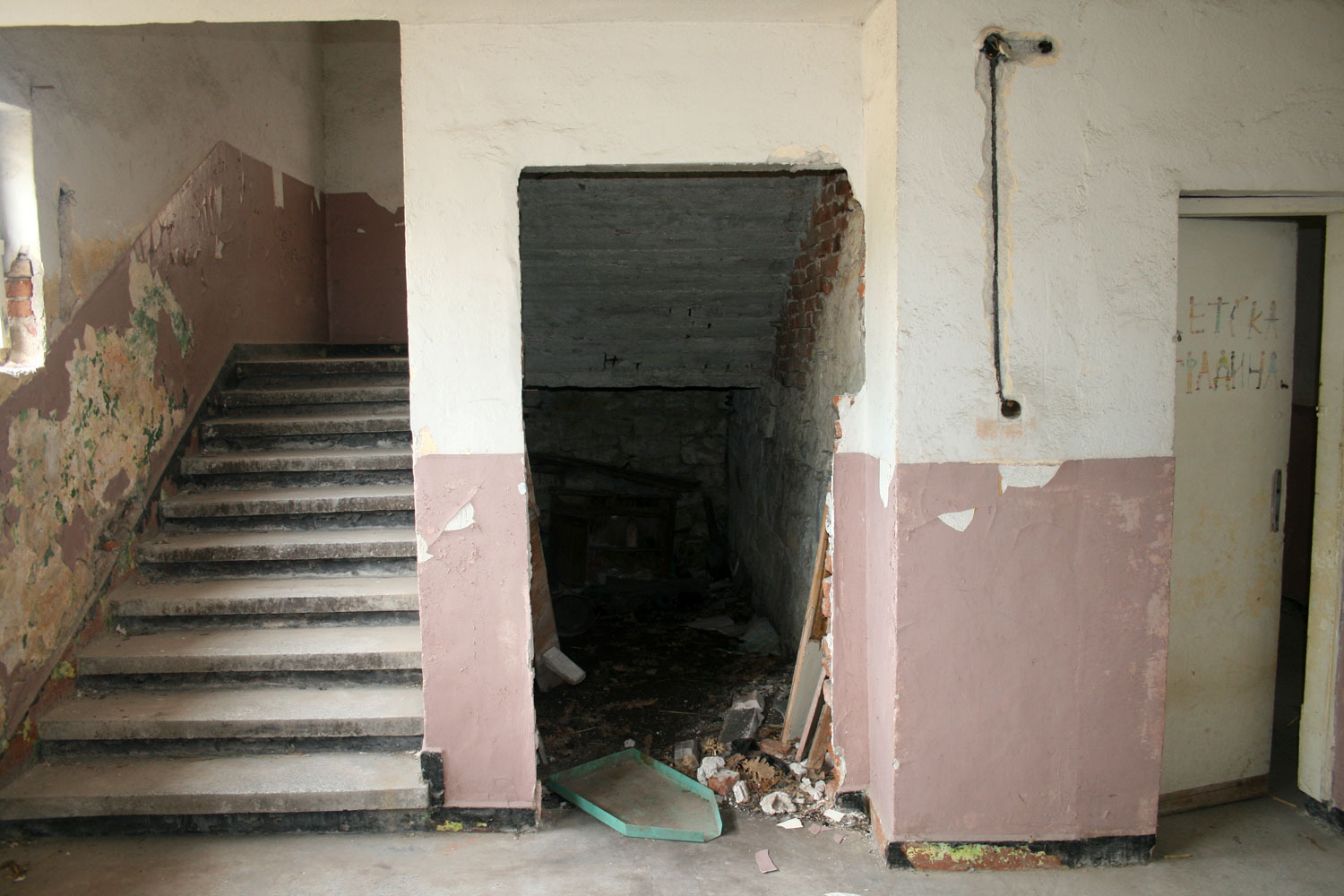  006-The-stairs-storage-under-the-stairs-and-door-to-downstairs-corridor 