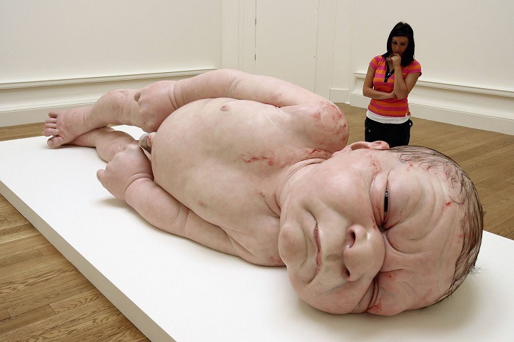  ron-mueck-a-girl-sculpture 