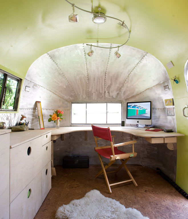 airstream-andreas-stavroupolos-office-vertical