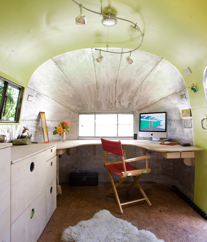  airstream-andreas-stavroupolos-office-vertical 