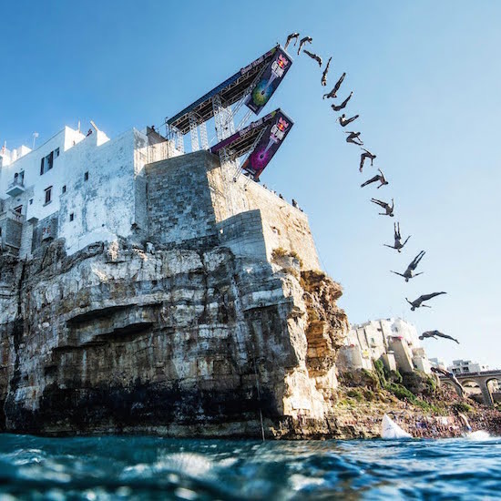 Хънт и Симпсън печелят Световните серии Red Bull Cliff Diving в Полиняно а Маре, Италия