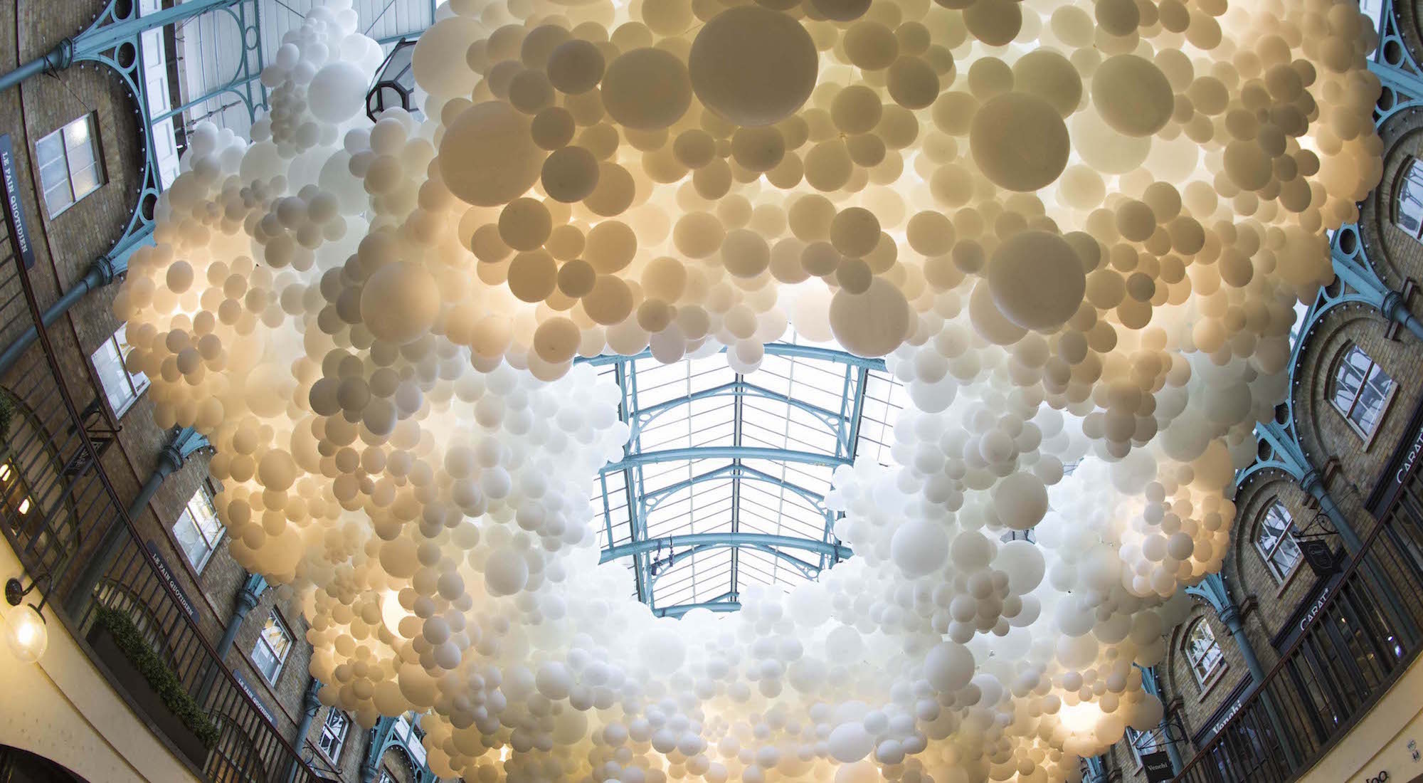 100 000 светещи балони над Covent Garden