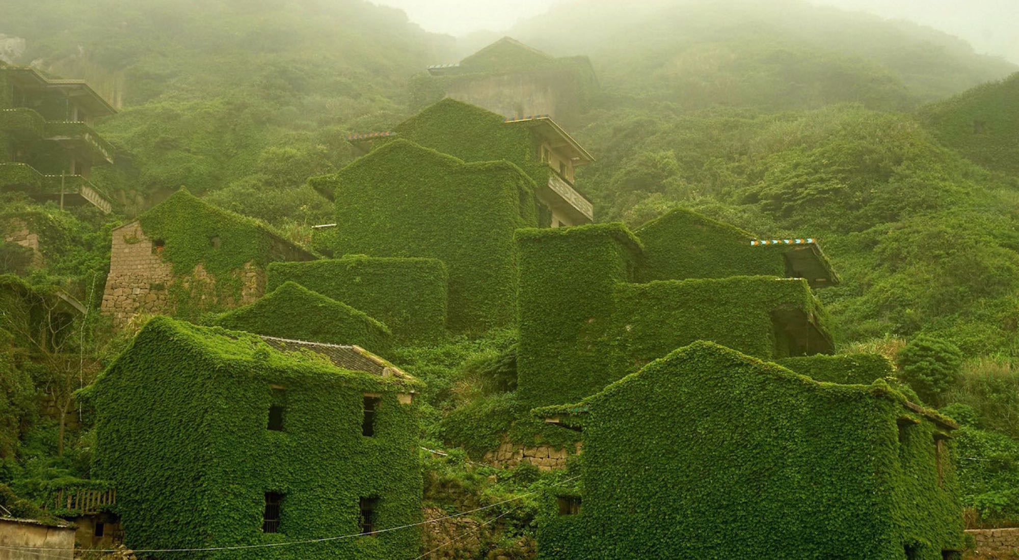 Зловещата красота на едно изоставено рибарско селище в Китай