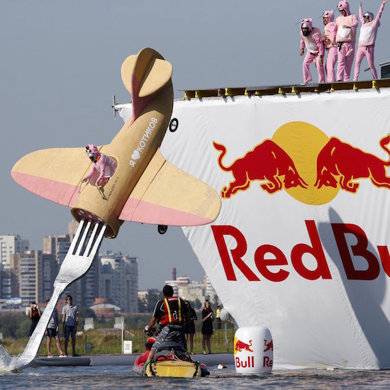 Red Bull набира смелчаци, които да надмогнат гравитацията!