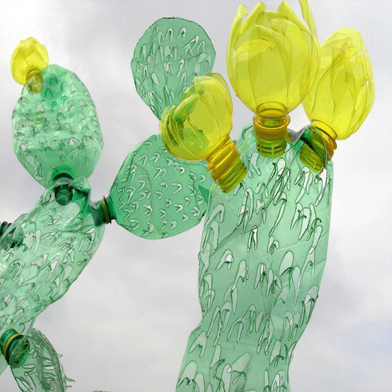 Скулптурите от пластмасови бутилки на Veronika Richterová