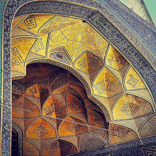 Архитектурната хипнотичност на иранските джамии