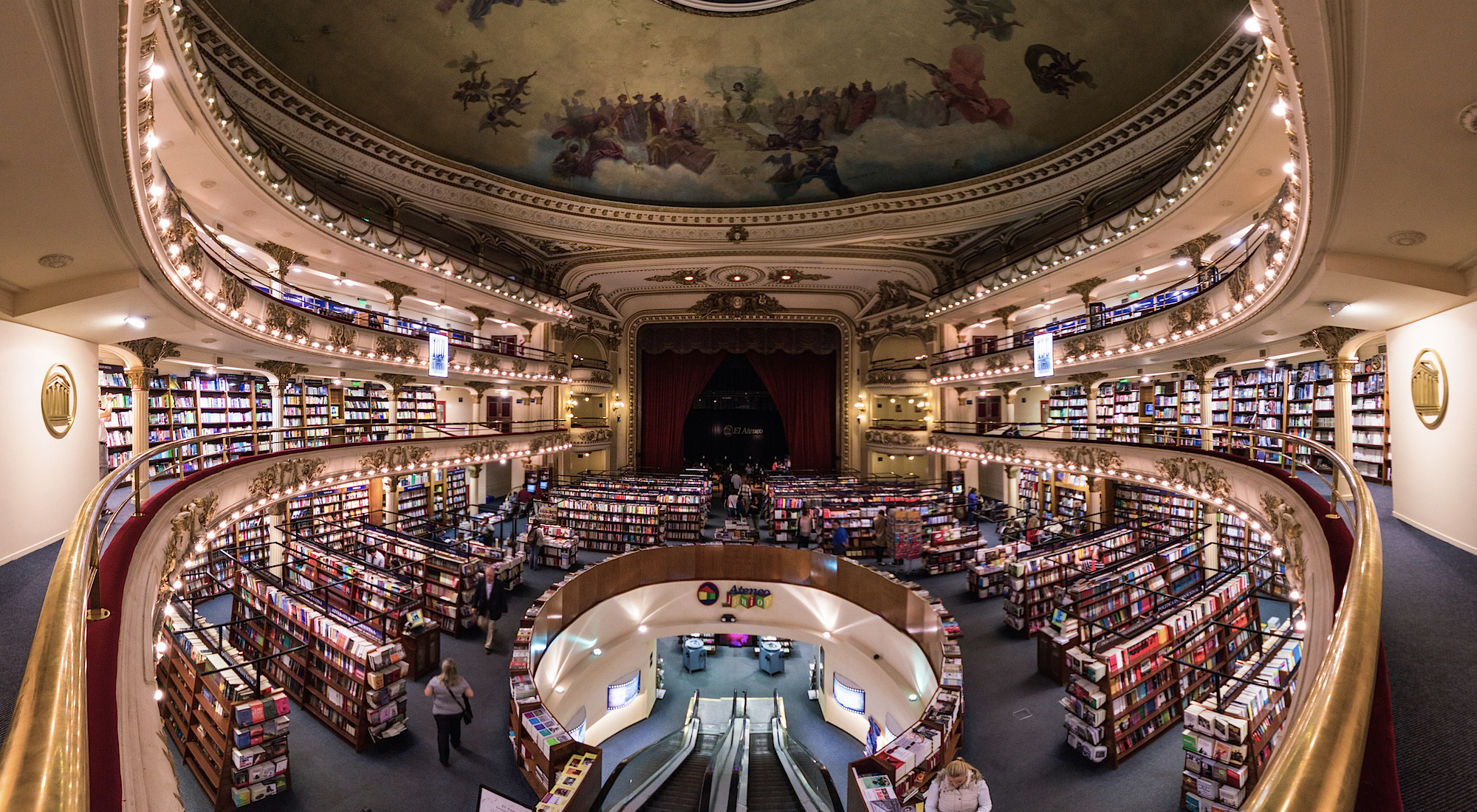 100-годишен театър в Буенос Айрес прероден в книжарница