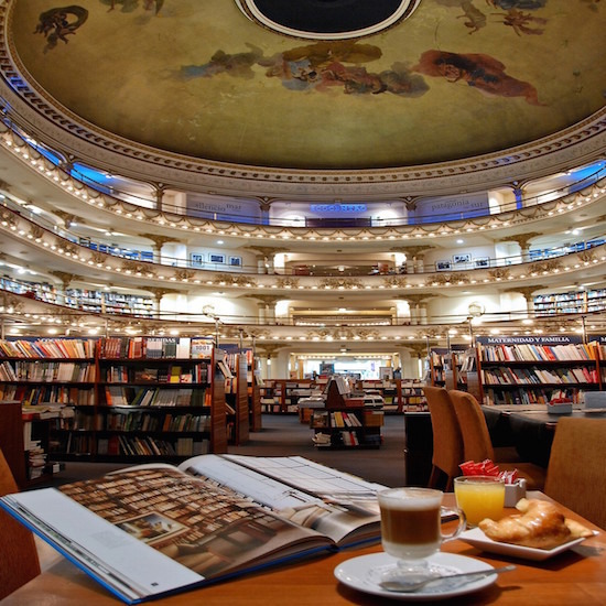 100-годишен театър в Буенос Айрес прероден в книжарница