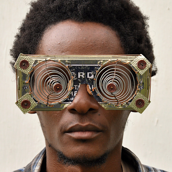 Ако си търсите очила за лятото ♠ Кенийската фантазия на Cyrus KABIRU