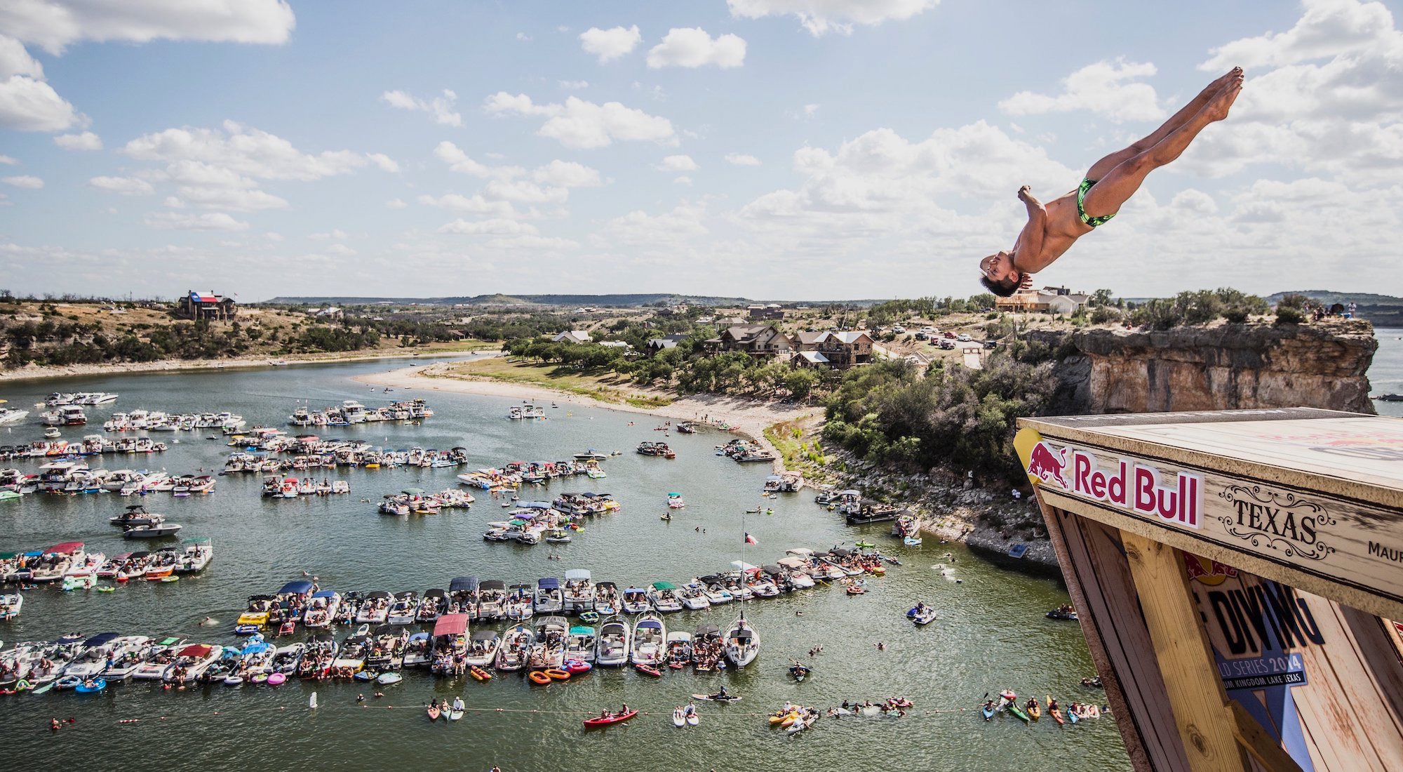 Британец и австралийка победиха „Адската порта“ в Световните серии по височинно гмуркане в Тексас