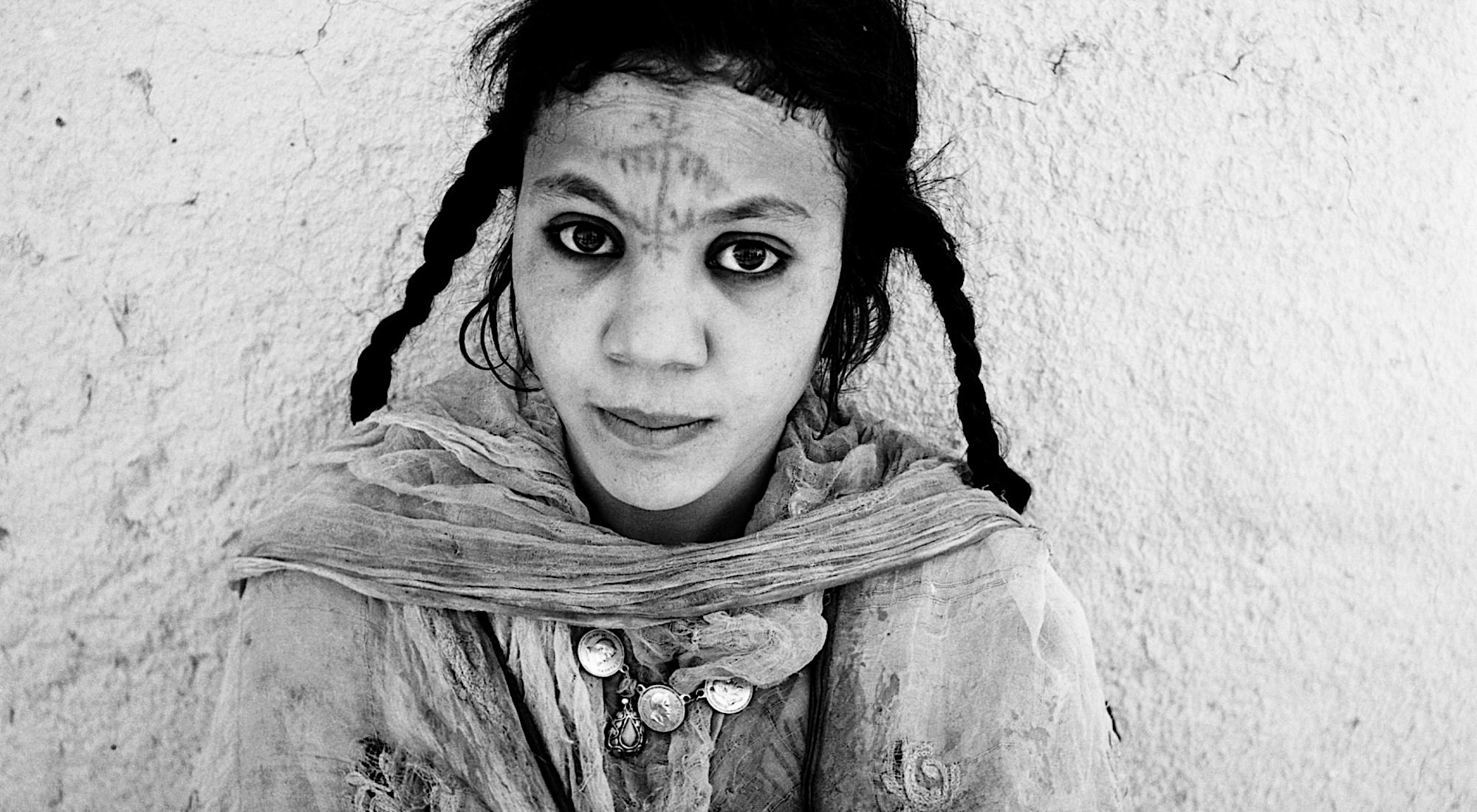 Жените на Алжир и цялата суровост на живота, запечатана върху лицата им, 1960 ~ Marc GARANGER