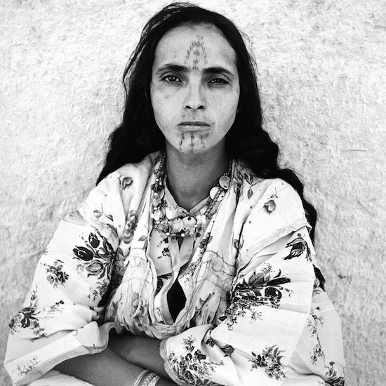 Жените на Алжир и цялата суровост на живота, запечатана върху лицата им, 1960 ~ Marc GARANGER