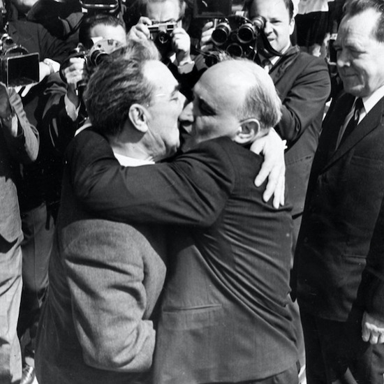 Единствените по-свестни целувки бяха между Брежнев и Тодор Живков ♥ Станислав СТРАТИЕВ